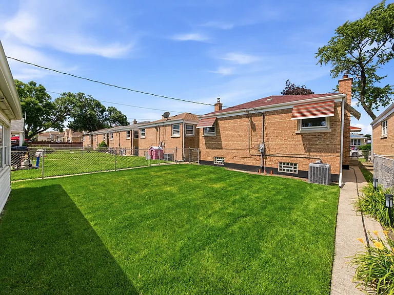 5145 S Melvina Ave — Photo 16