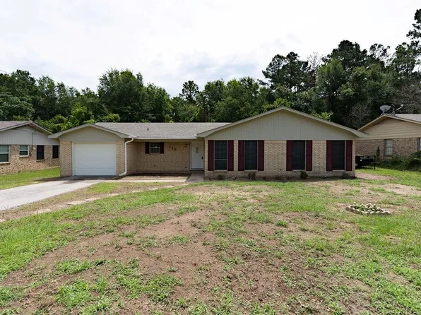 118 Redwood Dr, Palestine, TX 75801