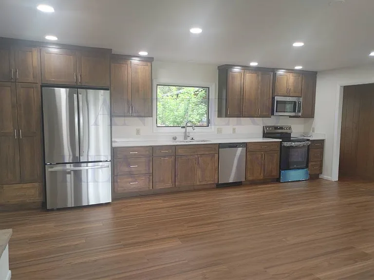 2537 Newton Ave — Photo 2