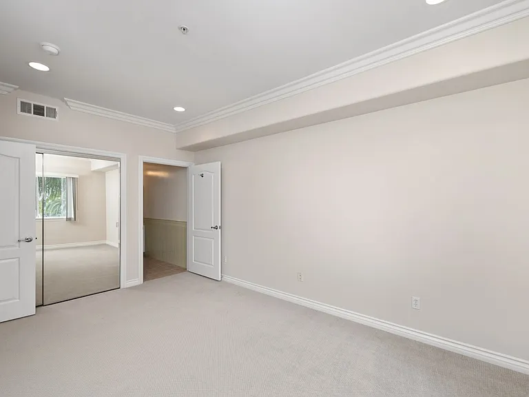 3328 Oakhurst Ave — Photo 2