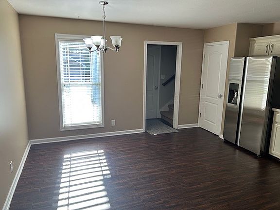 3rd image of 553 Parkvue Village Way
