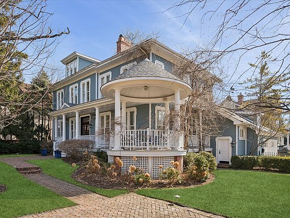 4th image of 875 Gordon Ter