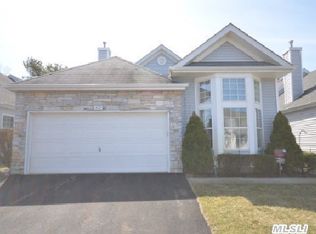 452 Leisure Dr, Ridge, NY 11961