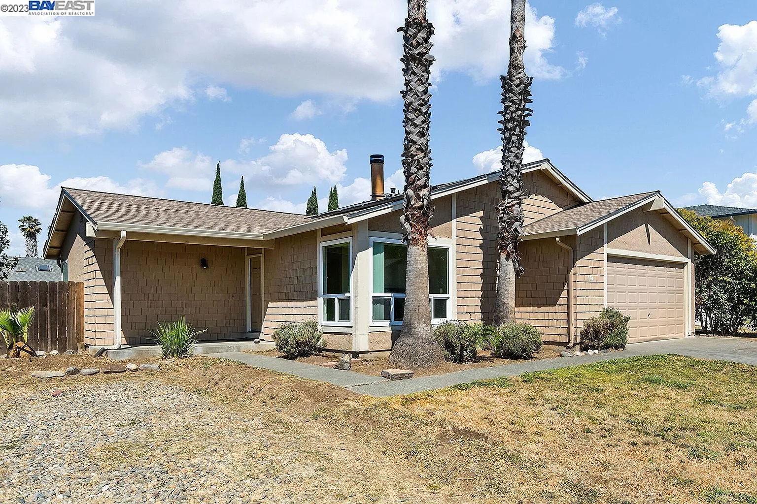 604 Skylark Dr photo 1