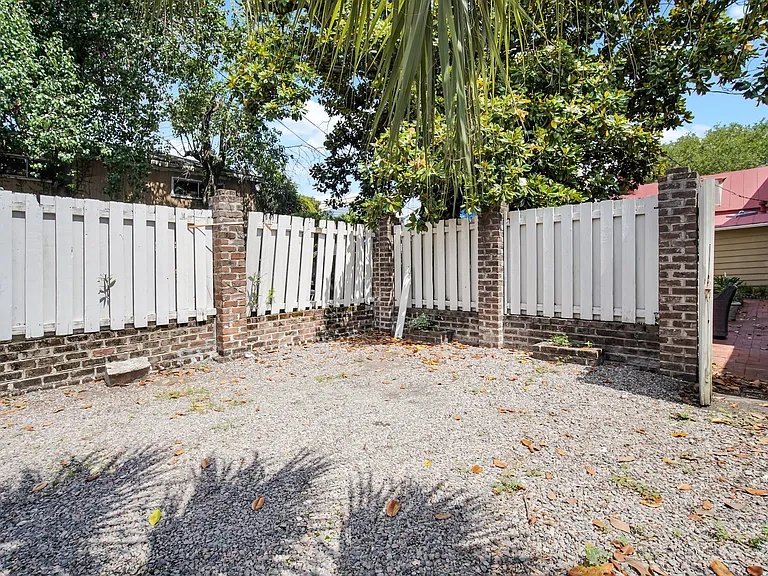 519 E York St — Photo 18