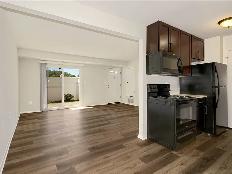 Updated Townhome - Kitchen & Dining