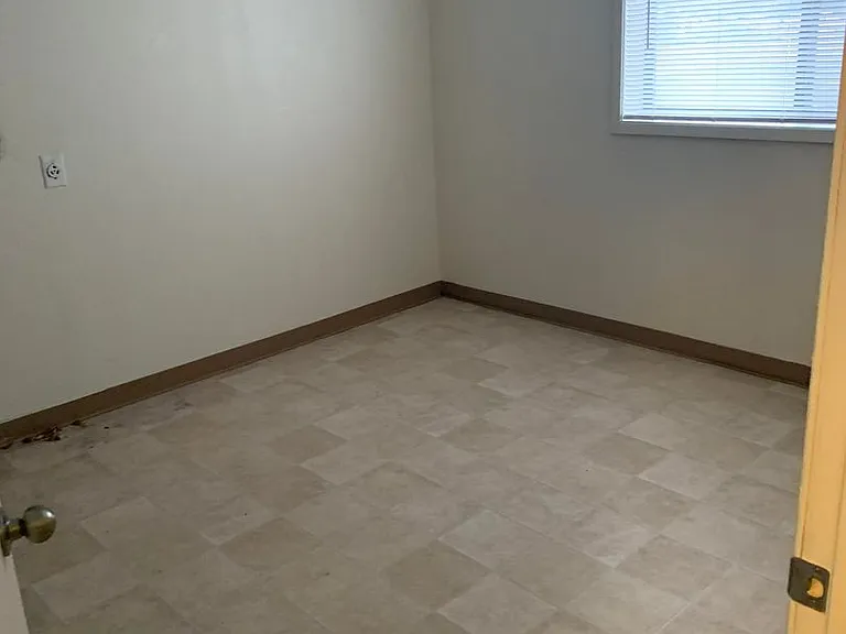 Superior Place Apartments — Photo 79