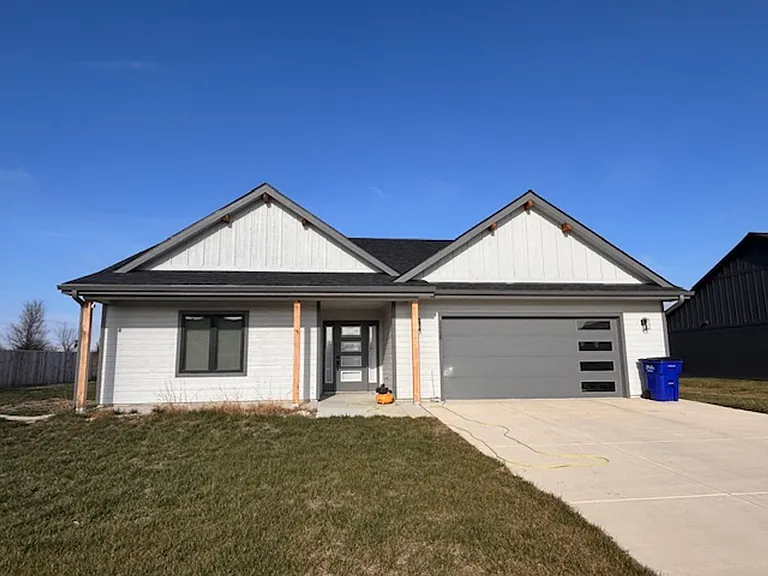 2608 Paige Ln — Photo 1