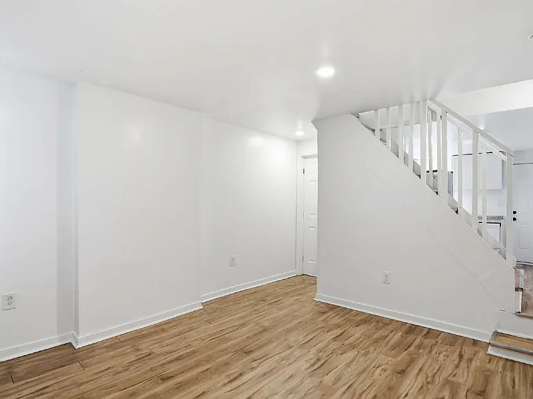 316 N High St — Photo 11