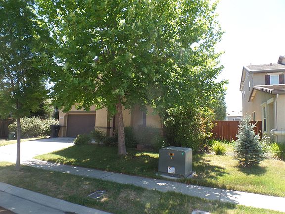 3rd image of 2669 Woodfield Way