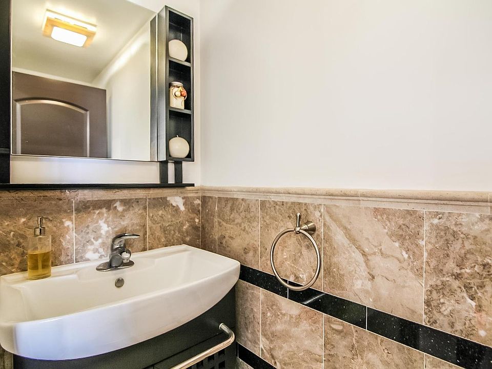 1st image of 520 S Kingsley Dr APT 201
