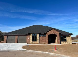 3862 N Red Fox Cir, Maize, KS 67101