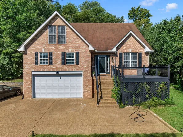 7453 Sawyer Brown Rd, Nashville, TN 37209
