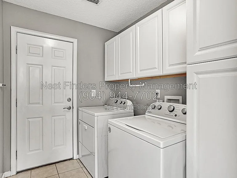 1819 Branch Vine Dr W — Photo 16