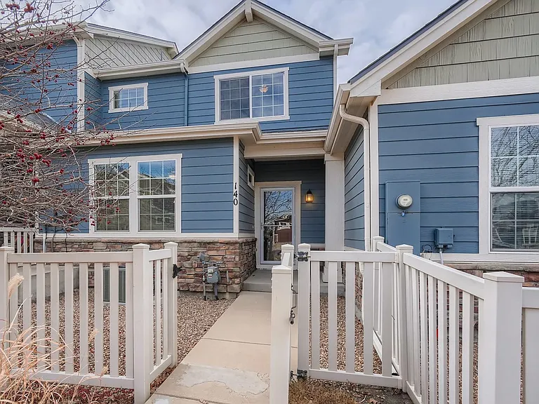 140 Jackson Dr — Photo 1