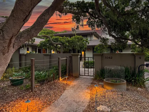 1042 Jewell Ave, Pacific Grove, CA 93950