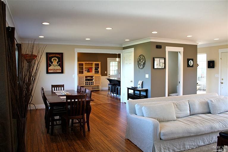 1st image of 194 Drakewood Pl