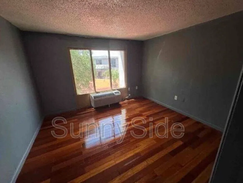2 bed, 1.0 bath, $975 — Photo 4