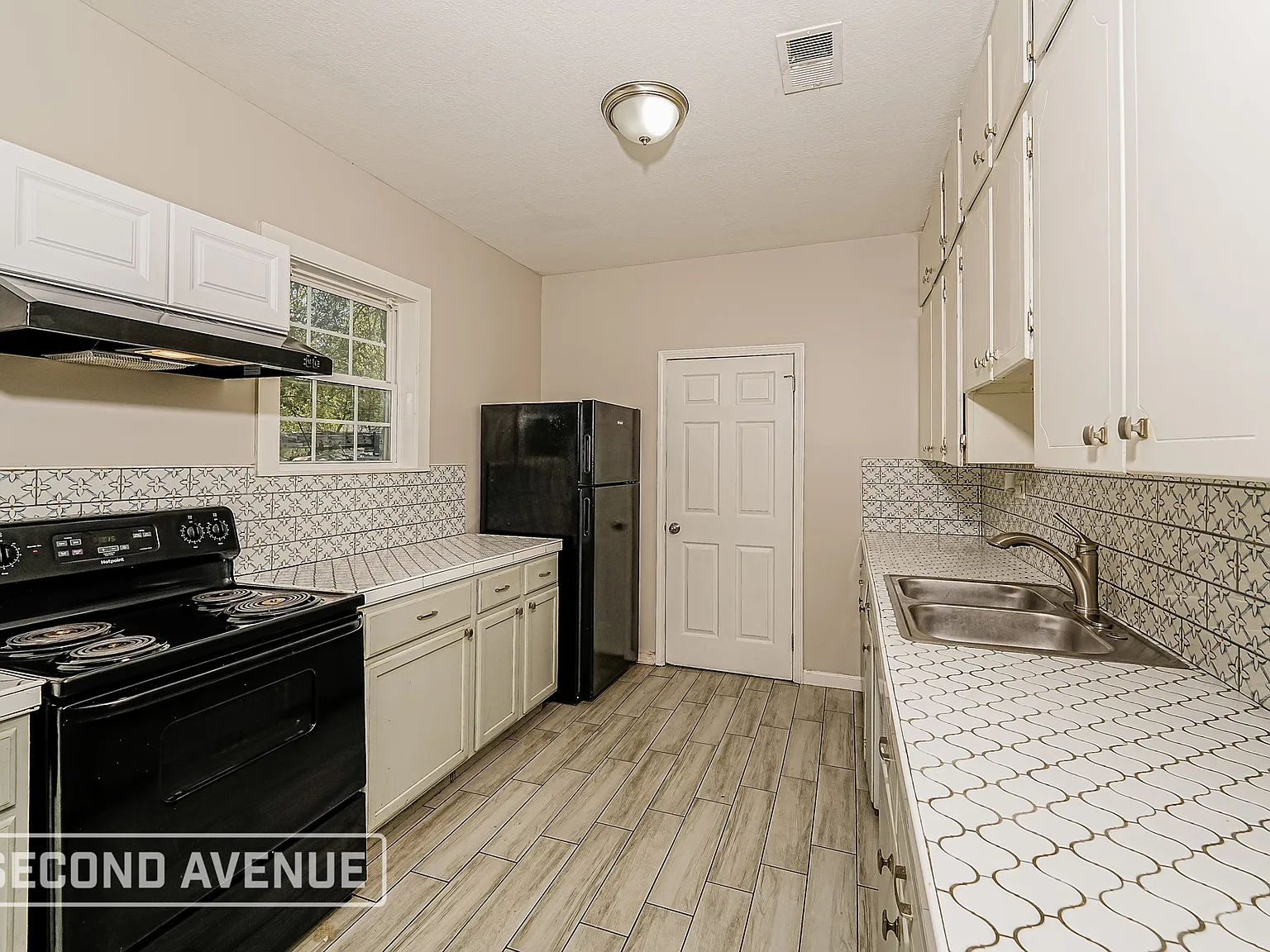 2 bed, 2.0 bath, 1030 sqft, $1,050 — Photo 3