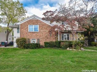 26 Kaywood Rd, Pt Washington, NY 11050