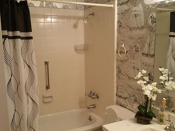 5th image of 1810 Foxhunt Dr Unit B