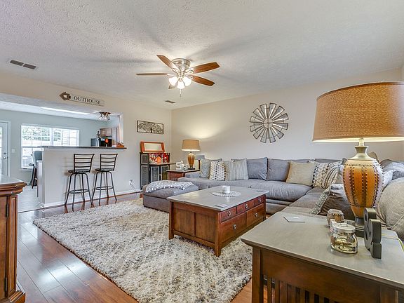 4th image of 2114 Victory Gallop Ln