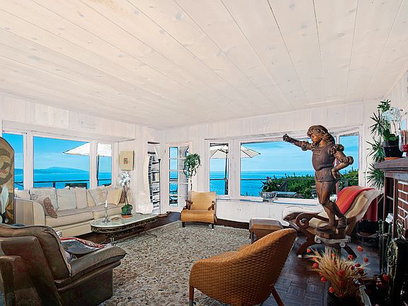 Living room ( photoshopped)