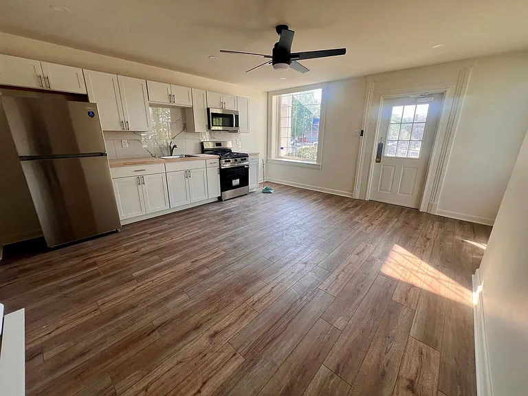 1198 Third Street (Full Service) — Photo 2