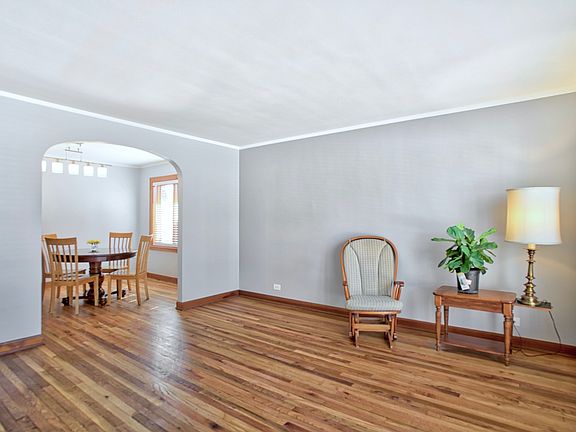 2nd image of 4819 N Mulligan Ave