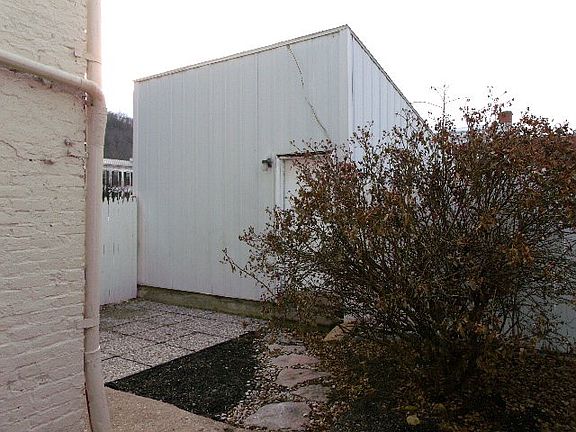 4th image of 219 Bridge St