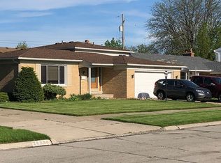 26820 Kingswood Dr, Dearborn Heights, MI 48127