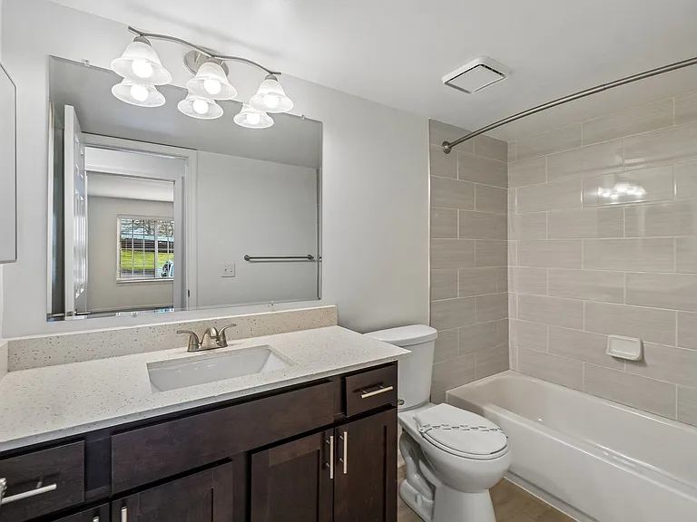 River Oaks Apartments of Rochester Hills — Photo 52