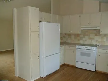 3 bed, 1080 sqft, $2,200 — Photo 4