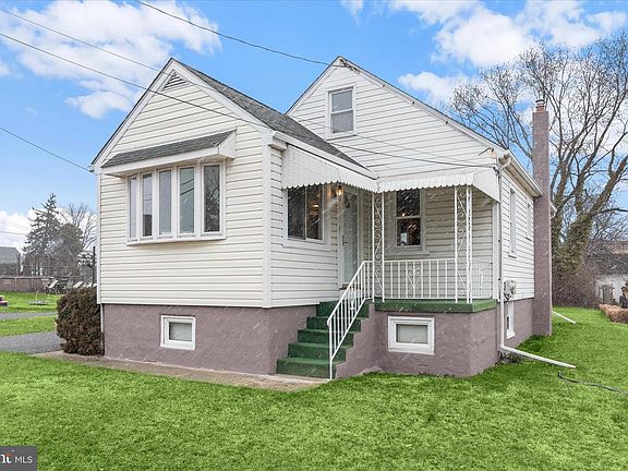 2nd image of 1218 Rustic Ave