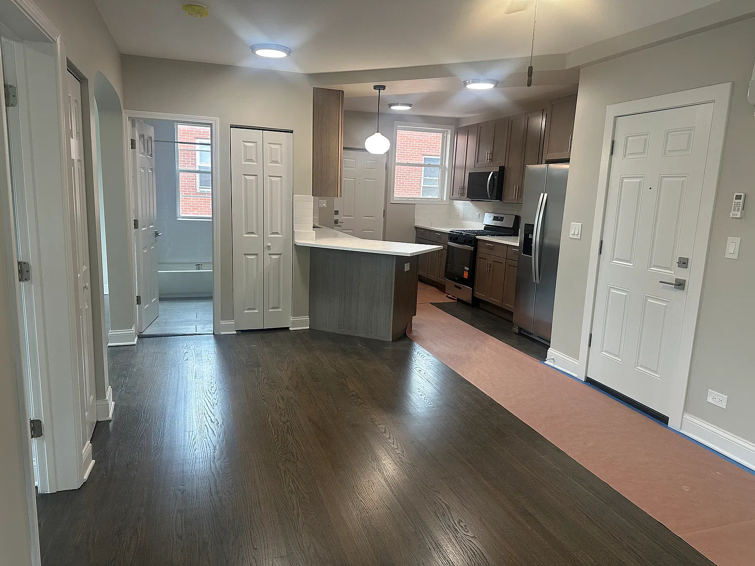 2 bed, 800 sqft, $2,100 — Photo 4