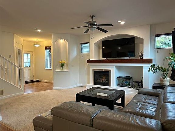 4th image of 20850 84a Ave