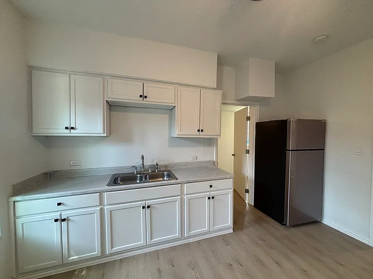 1815 Leath St — Photo 6