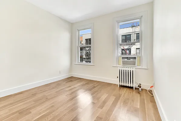 Rented by Halvatzis Realty | media 20