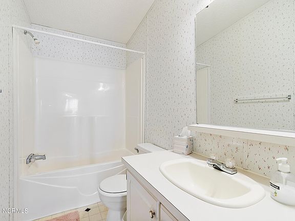4th image of 1657 White Oak Drive SW