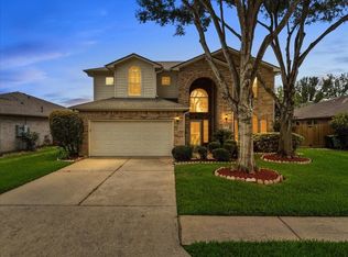 10004 Dawn Brook Dr, Pearland, TX 77584
