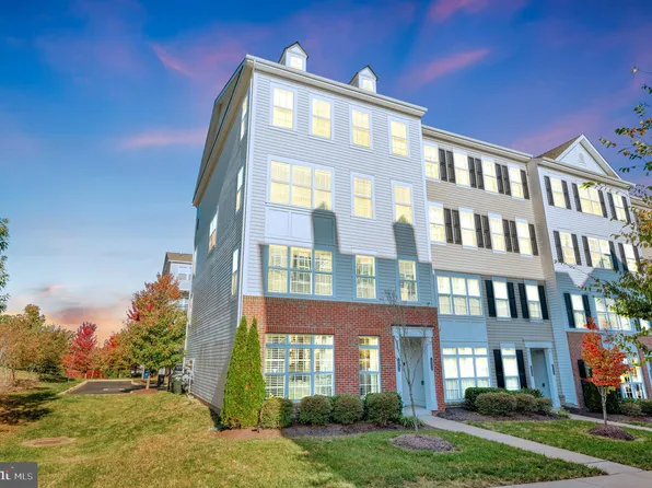 16892 Porters Inn Dr, Dumfries, VA 22026