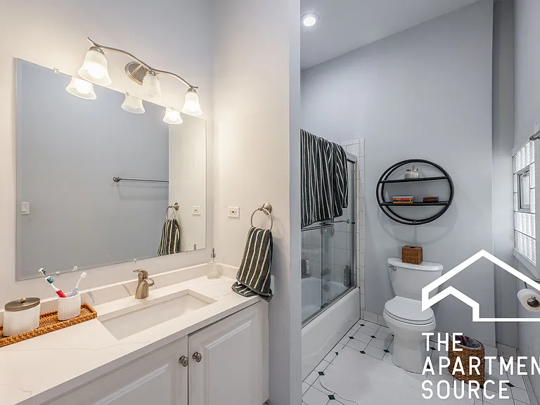 1131 W Madison St #3R — Photo 8