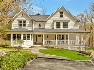 11 Deer Creek Ln, Mount Kisco, NY 10549