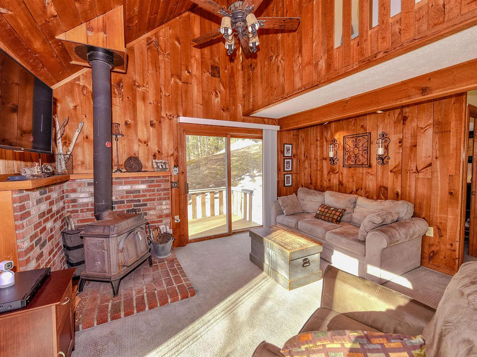3 bed, 2.0 bath, 1396 sqft, $6,500 — Photo 1