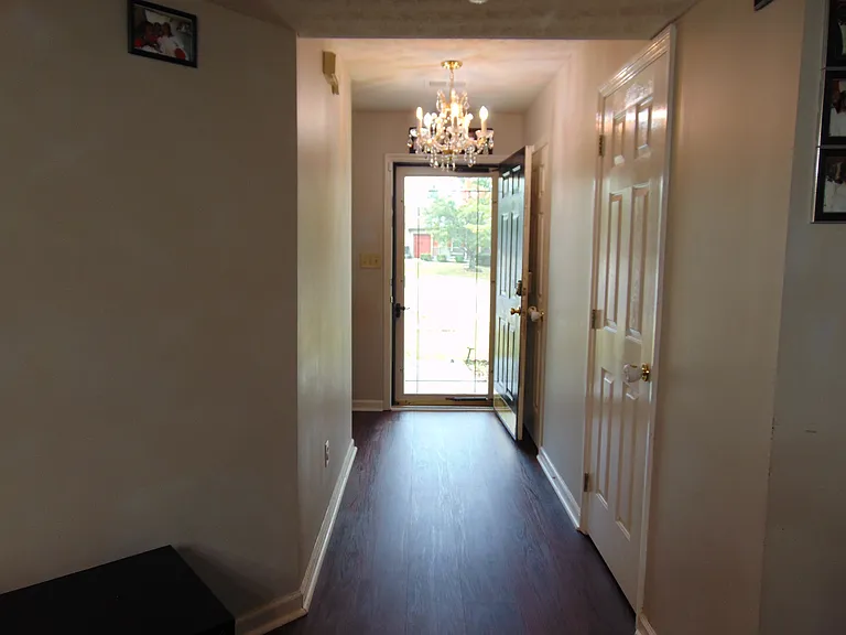 233 Ellis Park — Photo 3