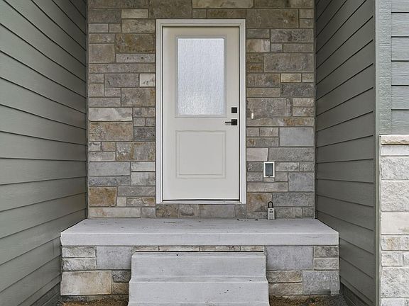 3rd image of 1005 N 109th St