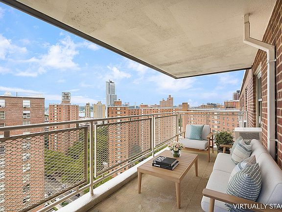 3rd image of 70 La Salle St APT 21A