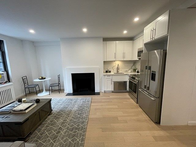 1st image of 160 E 48th St APT 6F