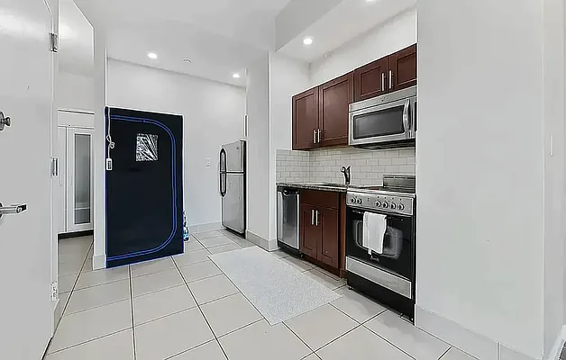 Rented by REAL New York | media 23