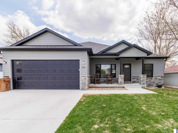 805 4th St, Milford, NE 68405